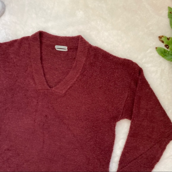 3/$25 UO Chenille Cozy V-neck Sweater - Picture 6 of 6
